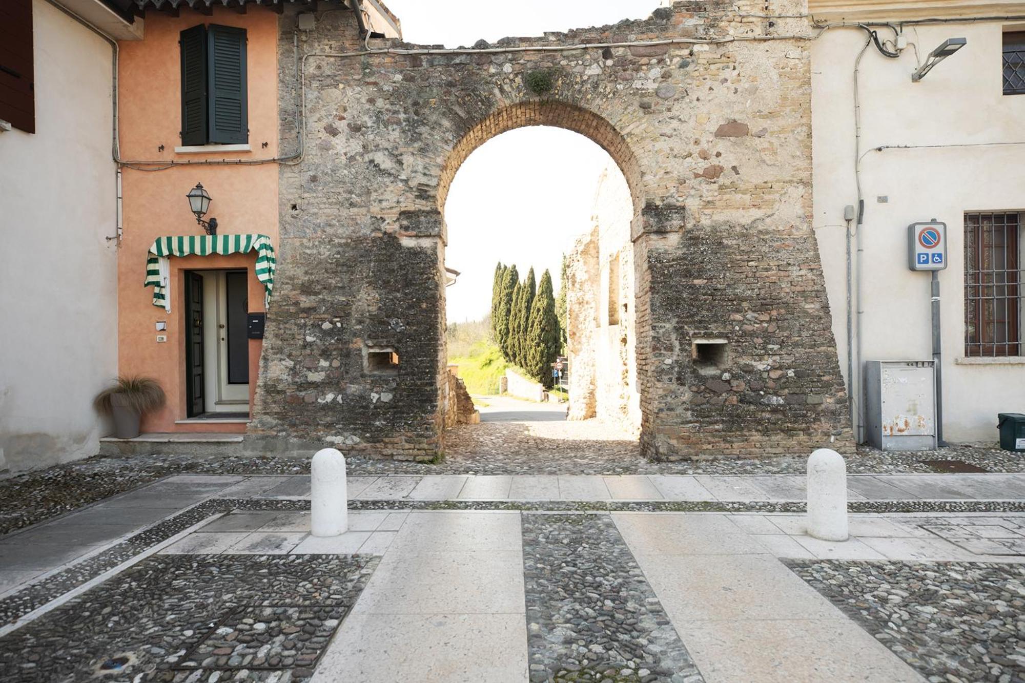Relais La Rocca Solferino Bed & Breakfast Exterior foto
