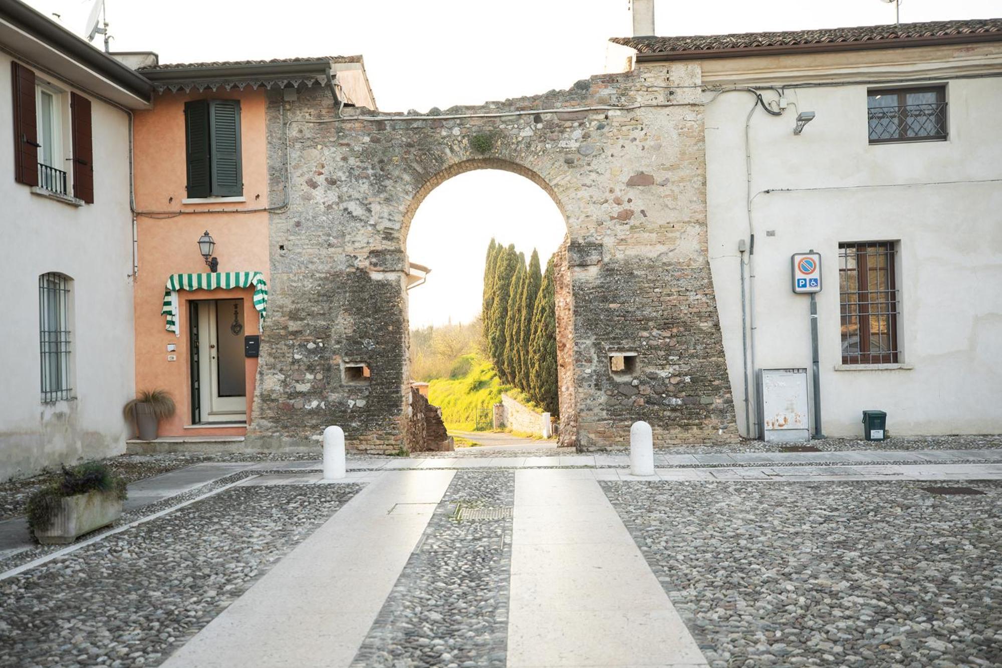 Relais La Rocca Solferino Bed & Breakfast Exterior foto